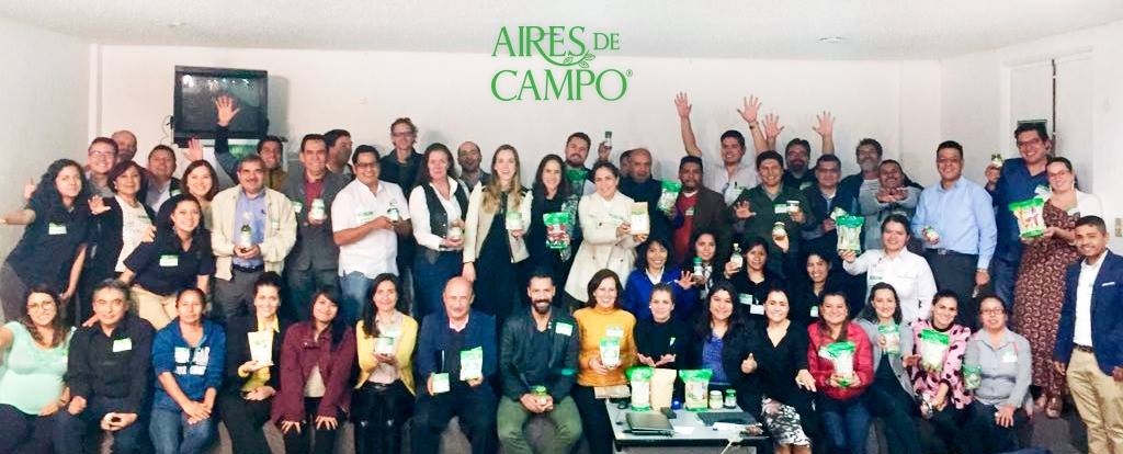Aires de Campo ayuda al campo mexicano a través del apoyo a 82 pequeños productores para desarrollar, financiar o certificar productos orgánicos de calidad. Dichos productos los puedes encontrar en tiendas de autoservicio.