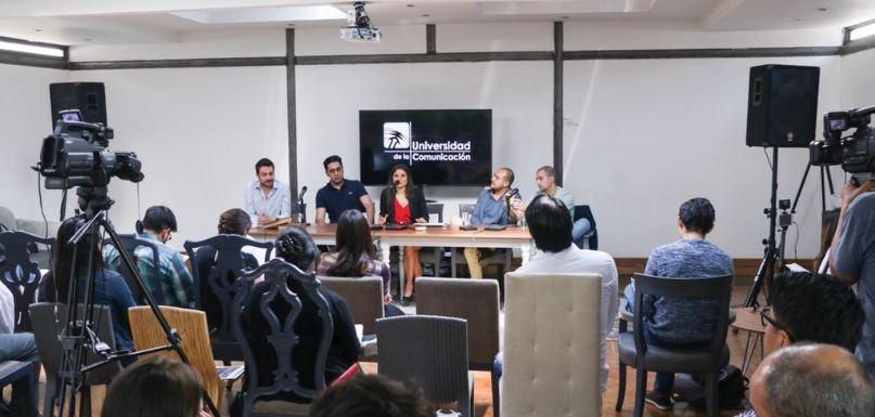De izquierda a derecha Salvador Corrales (UC), Ignacio Estanga (Twitch), Paula Cutuli (Social Media Week México), Daniel Granatta (Creativo y Futurista) y Carlos Calleja (UPSOCL)