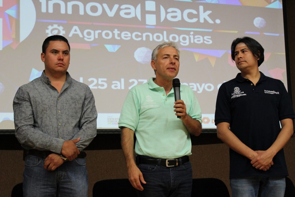 Durante dos días en el InnovaHack 2018 Agroindustria, universitarios integraron novedosas propuestas para el desarrollo del campo de los cuales seleccionaron las cuatro mejores ideas para premiarlos.